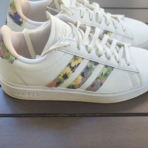 Adidas Grand Court 2.0 Women's White Floral Stripe Sneakers
